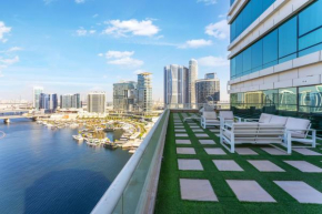 FAM Living - Waters Edge Huge Terrace with Canal Views